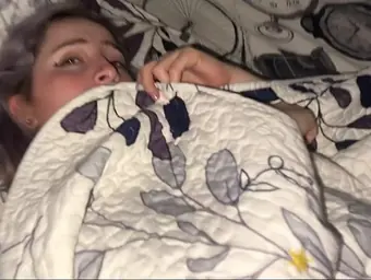 ENCUENTRO A MI SOBRINA HACIENDO RUIDOS RAROS EN SU CUARTO