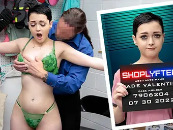 Tory-enjoying Jade Valentine gets raunchy with fuck stick & fellates Jerk Vegas's hefty boner