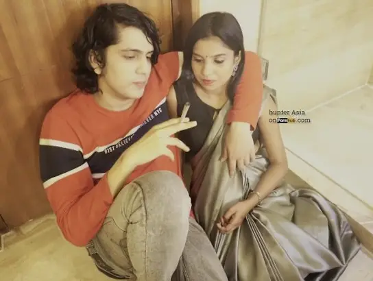 Observe cum-shot & gonzo act as Indian gf and Bf get down and muddy on the floor