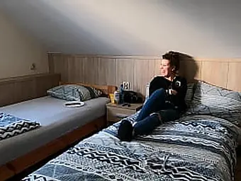 Witness Amanda Slender's lush bum juggle while she chortles while smoking and providing head