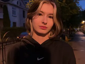 Slim amateur cutie Kim lets rich man plow her on first dinner date - POV close-up cumshot