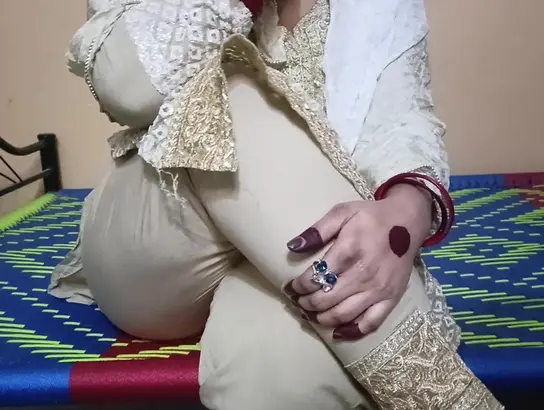 Desi COUGAR Hira Pakistan meets up with her Pakistani buddy after a lengthy time of pounding her tighter
